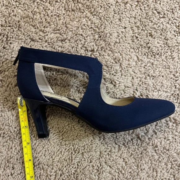 Life Stride Women's Navy Heels size 5 - Picture 7 of 7